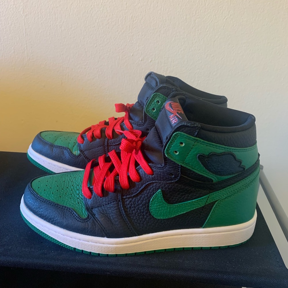 Pine green 1s// barely worn